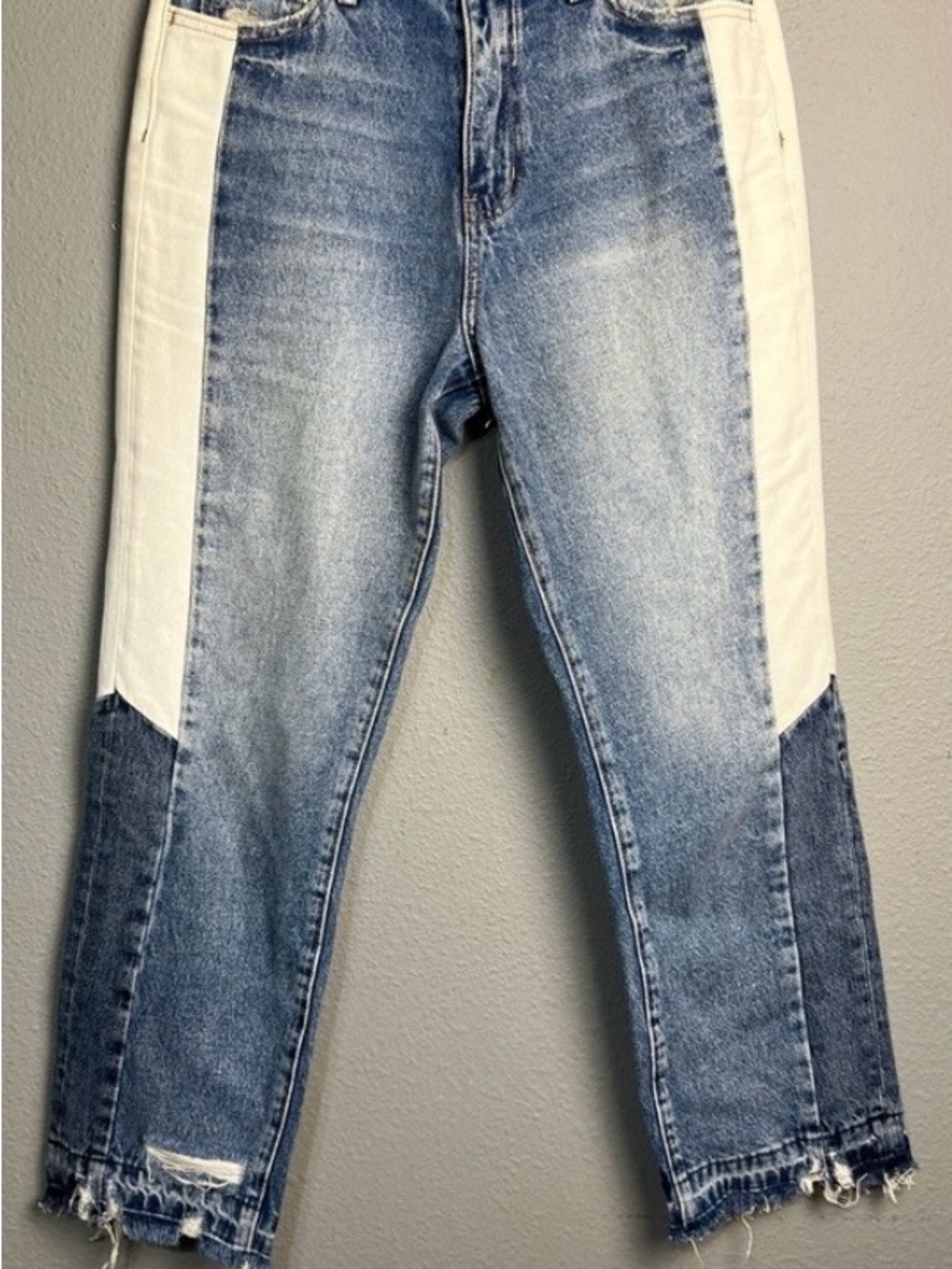 Color-Block Light Blue and White Cropped Women's Jeans - Trendy Ankle Fit